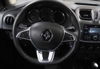 Подержанный автомобиль Renault Sandero 2019 года (16 фото)