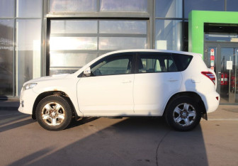 Подержанный автомобиль Toyota RAV4 2012 года (2 фото)