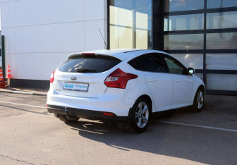 Подержанный автомобиль Ford Focus Hatchback 2012 года (6 фото)