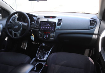 Подержанный автомобиль Kia Cerato Coupe 2011 года (14 фото)