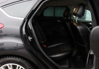 Подержанный автомобиль Ford Focus Hatchback 2012 года (12 фото)