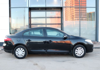 Подержанный автомобиль Renault Fluence 2012 года (8 фото)