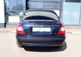 Подержанный автомобиль Hyundai Elantra Sedan 2006 года (4 фото)