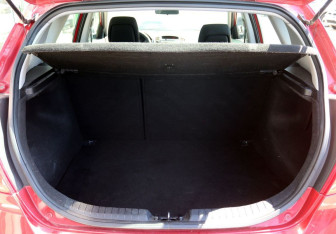 Подержанный автомобиль Kia Ceed Hatchback 2012 года (14 фото)