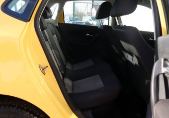 Подержанный автомобиль Volkswagen Polo Hatchback 2011 года (11 фото)