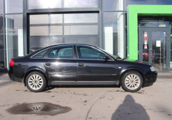 Подержанный автомобиль Audi A6 Sedan 2000 года (6 фото)