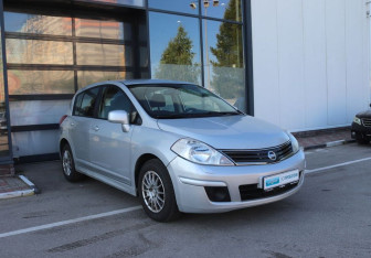 Подержанный автомобиль Nissan Tiida Hatchback 2010 года (7 фото)