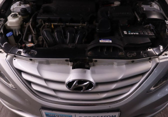 Подержанный автомобиль Hyundai Sonata 2011 года (10 фото)