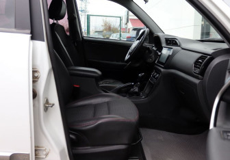 Подержанный автомобиль Chery Tiggo 3 2018 года (13 фото)