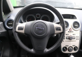 Подержанный автомобиль Opel Corsa 2007 года (16 фото)