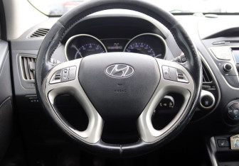 Подержанный автомобиль Hyundai ix35 2013 года (11 фото)