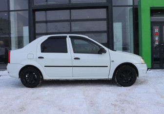 Подержанный автомобиль Renault Logan Sedan 2011 года (6 фото)