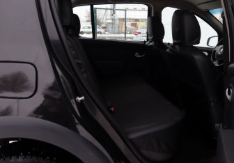 Подержанный автомобиль Renault Sandero 2012 года (11 фото)