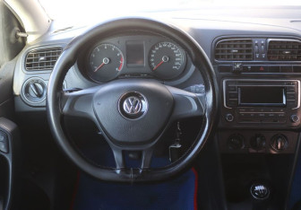 Подержанный автомобиль Volkswagen Polo Sedan 2017 года (15 фото)