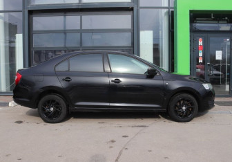 Подержанный автомобиль Skoda Rapid Liftback 2015 года (6 фото)