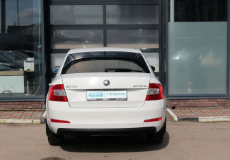 Подержанный автомобиль Skoda Octavia Liftback 2014 года (4 фото)