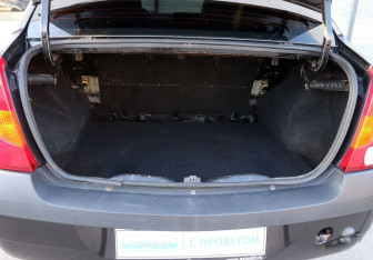 Подержанный автомобиль Renault Logan Sedan 2009 года (11 фото)