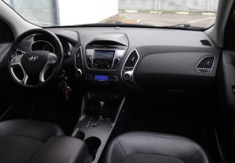 Подержанный автомобиль Hyundai ix35 2012 года (13 фото)
