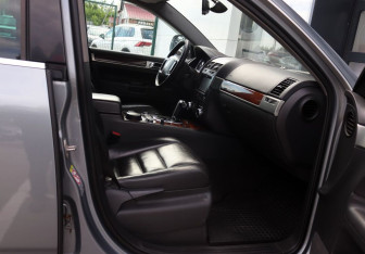 Подержанный автомобиль Volkswagen Touareg 2008 года (9 фото)