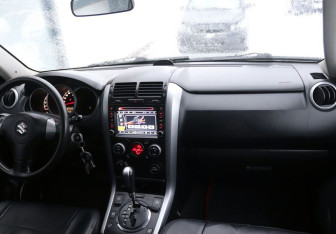 Подержанный автомобиль Suzuki Grand Vitara 2010 года (14 фото)
