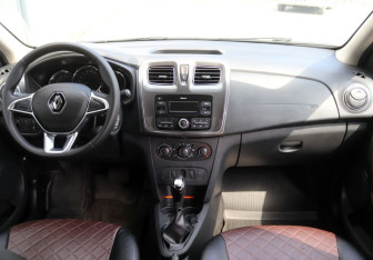 Подержанный автомобиль Renault Logan Sedan 2019 года (15 фото)