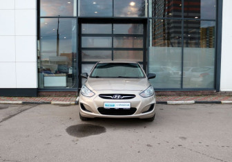 Подержанный автомобиль Hyundai Solaris Sedan 2011 года (8 фото)
