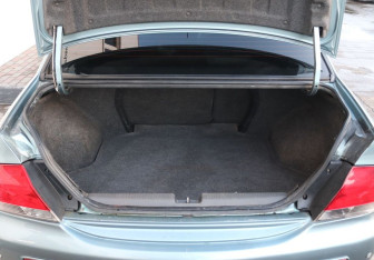 Подержанный автомобиль Mitsubishi Lancer Sedan 2006 года (15 фото)