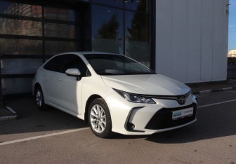 Подержанный автомобиль Toyota Corolla Sedan 2019 года (7 фото)