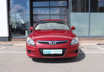 Подержанный автомобиль Hyundai i30 Hatchback 2010 года (8 фото)