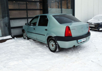 Подержанный автомобиль Renault Logan Sedan 2005 года (3 фото)