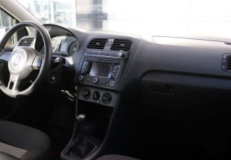 Подержанный автомобиль Volkswagen Polo Hatchback 2011 года (13 фото)