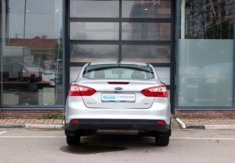 Подержанный автомобиль Ford Focus Sedan 2014 года (4 фото)
