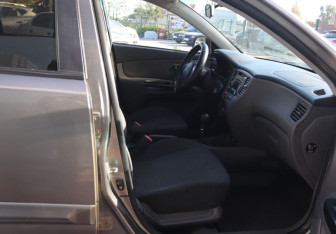 Подержанный автомобиль Kia Rio Sedan 2010 года (15 фото)