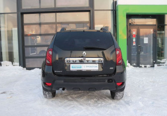 Подержанный автомобиль Renault Duster 2016 года (4 фото)