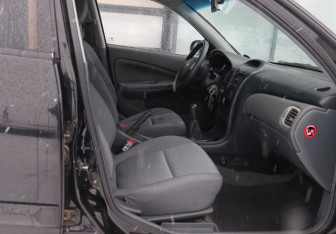 Подержанный автомобиль Nissan Almera Classic 2006 года (13 фото)