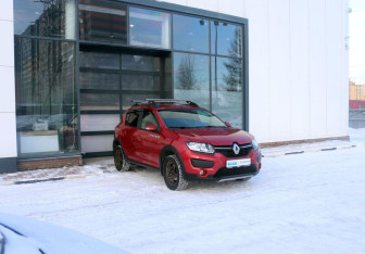 Подержанный автомобиль Renault Sandero 2015 года (7 фото)