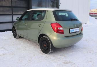 Подержанный автомобиль Skoda Fabia Hatchback 2012 года (3 фото)