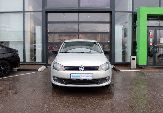 Подержанный автомобиль Volkswagen Polo Sedan 2014 года (8 фото)