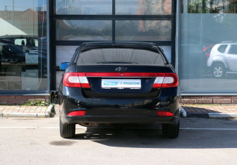 Подержанный автомобиль Chevrolet Epica 2012 года (3 фото)