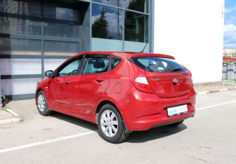Подержанный автомобиль Hyundai Solaris Hatchback 2015 года (3 фото)