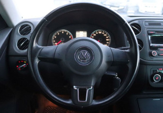 Подержанный автомобиль Volkswagen Tiguan 2012 года (16 фото)