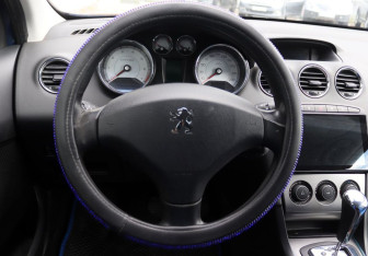 Подержанный автомобиль Peugeot 308 Hatchback 2009 года (14 фото)