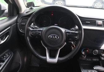 Подержанный автомобиль Kia Rio Hatchback 2017 года (16 фото)