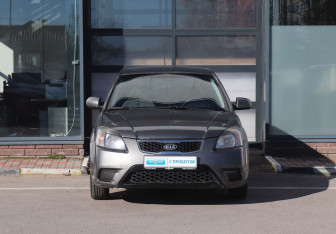 Подержанный автомобиль Kia Rio Hatchback 2011 года (8 фото)