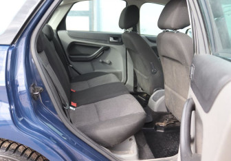 Подержанный автомобиль Ford Focus Sedan 2011 года (11 фото)
