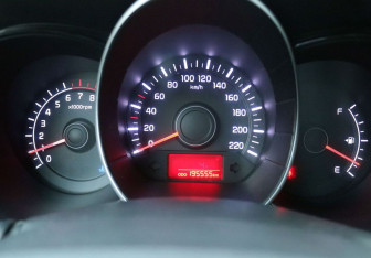 Подержанный автомобиль Kia Rio Sedan 2012 года (17 фото)