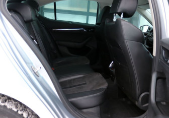 Подержанный автомобиль Skoda Octavia Liftback 2020 года (12 фото)