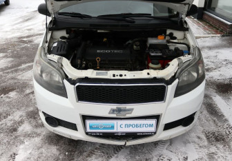 Подержанный автомобиль Chevrolet Aveo Hatchback 2010 года (10 фото)