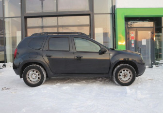 Подержанный автомобиль Renault Duster 2016 года (6 фото)