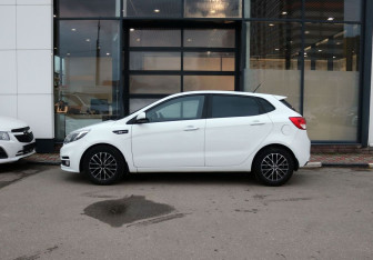 Подержанный автомобиль Kia Rio Hatchback 2016 года (2 фото)